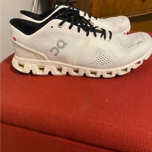 Mens On Cloud shoes. Size 10.5, great shoes that feel comfortable